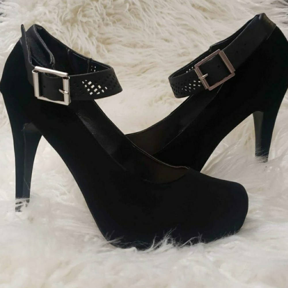 Penny Loves Kenny black pumps